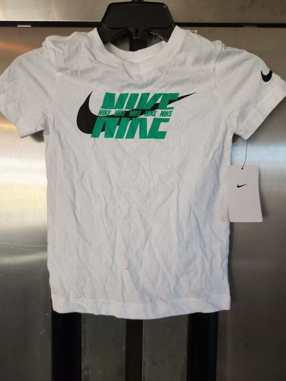 Nike Boys Graphic Tee Size S (4-5) | White Green Logo